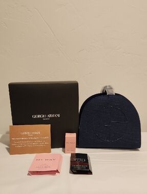 NEW! Giorgio Armani Navy Shimmer vanity pouch w/perfume sample set